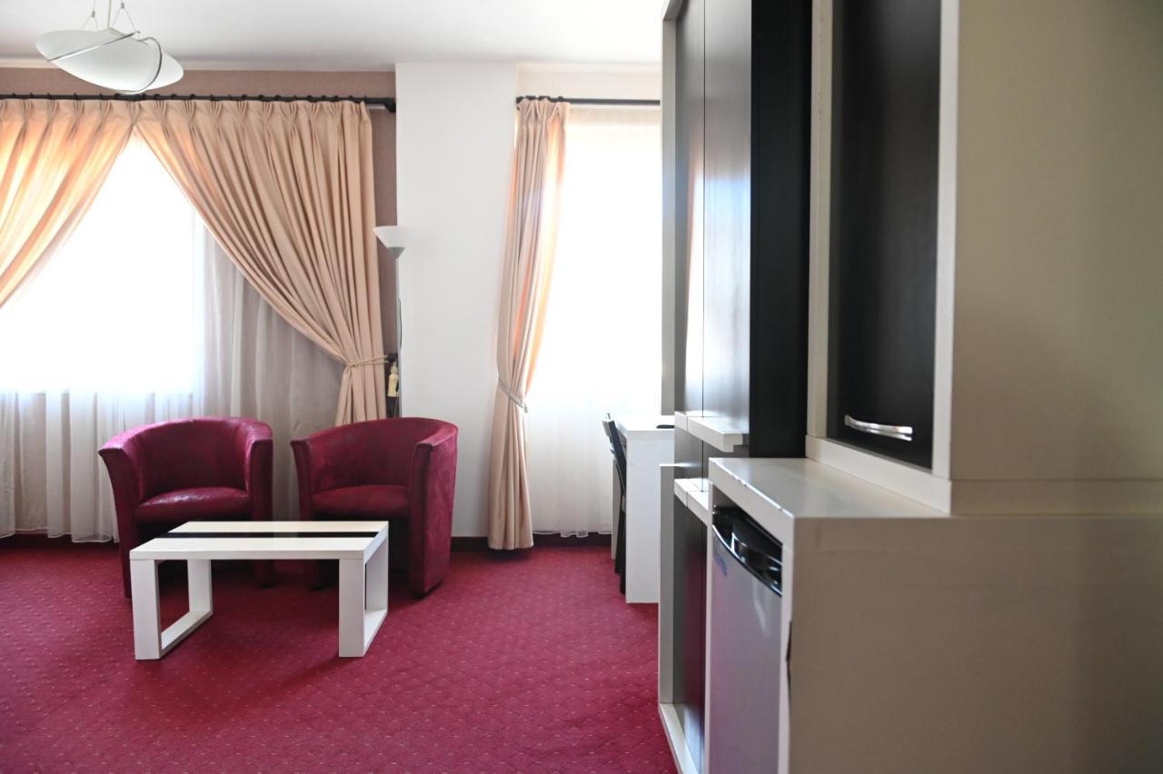 Hotel Liss Lezhe Exterior photo